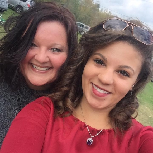 Meet your Posher, Taylor - Picture 1 of 1